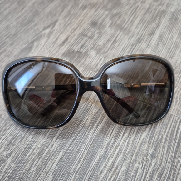 Burberry sunglasses with box and pamphlet. Brown with gold hardware - Picture 14 of 16